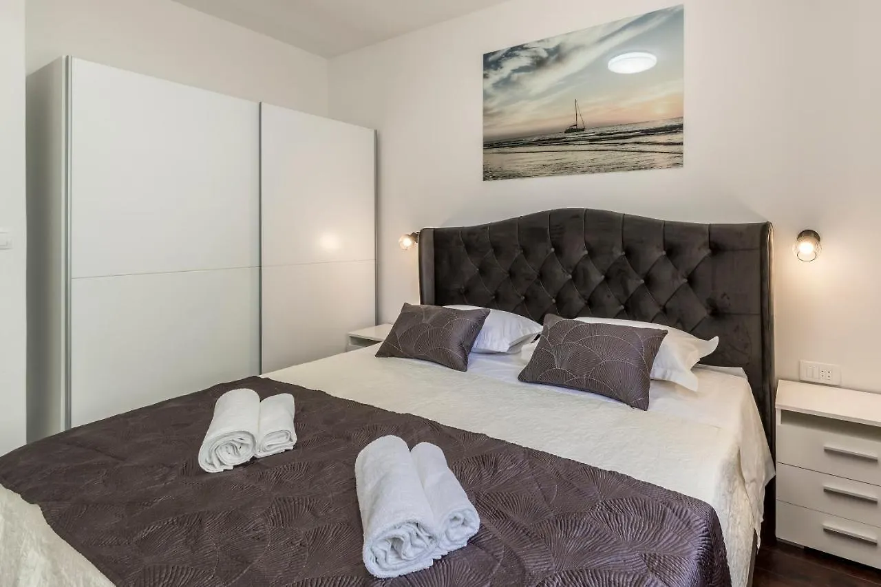 Luxury Apartment Hilary Trogir
